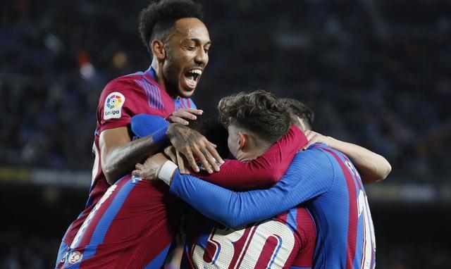 巴萨轻取阿森纳，加维高光表现