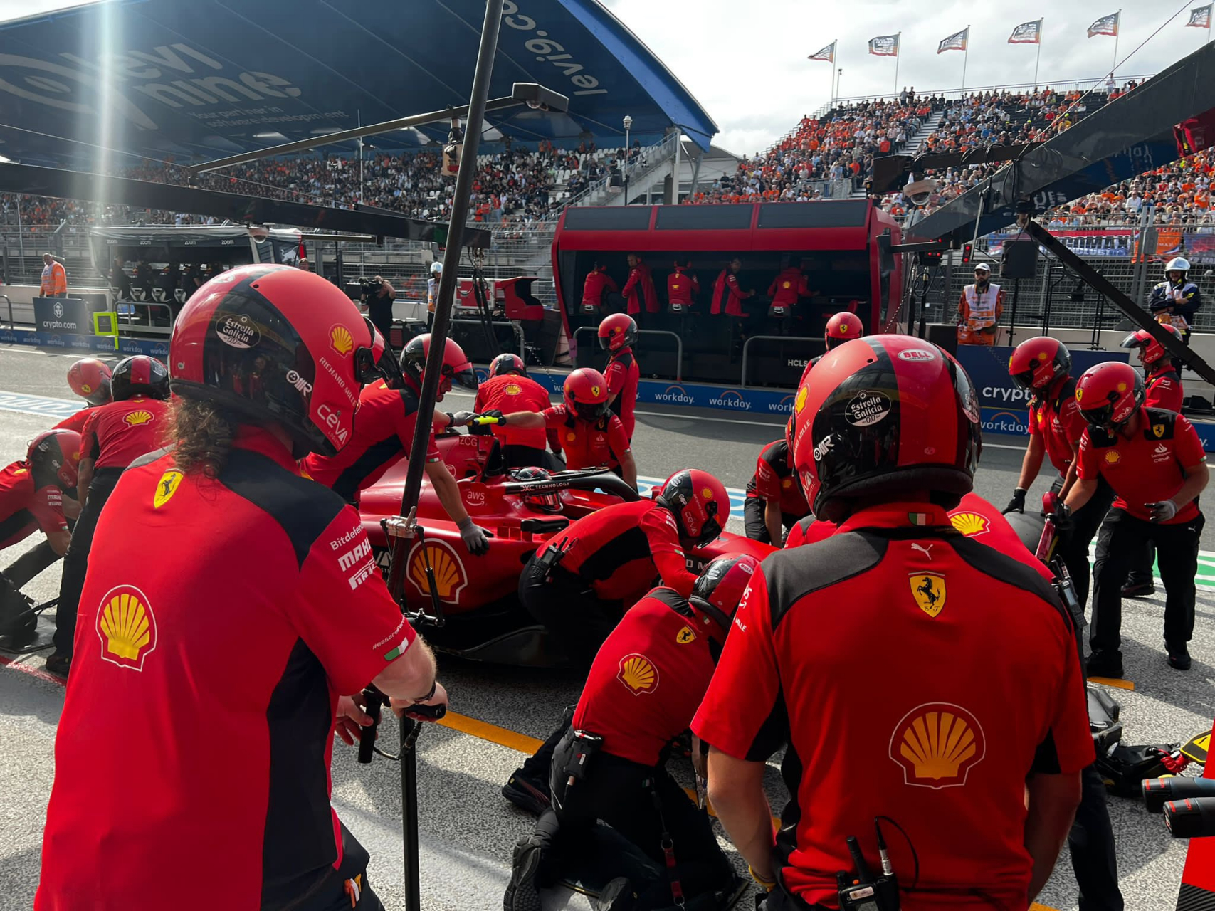 阿斯顿马丁横扫索伯车队,勒克莱尔点燃赛场 阿斯顿马丁横扫索伯车队,勒克莱尔点燃赛场