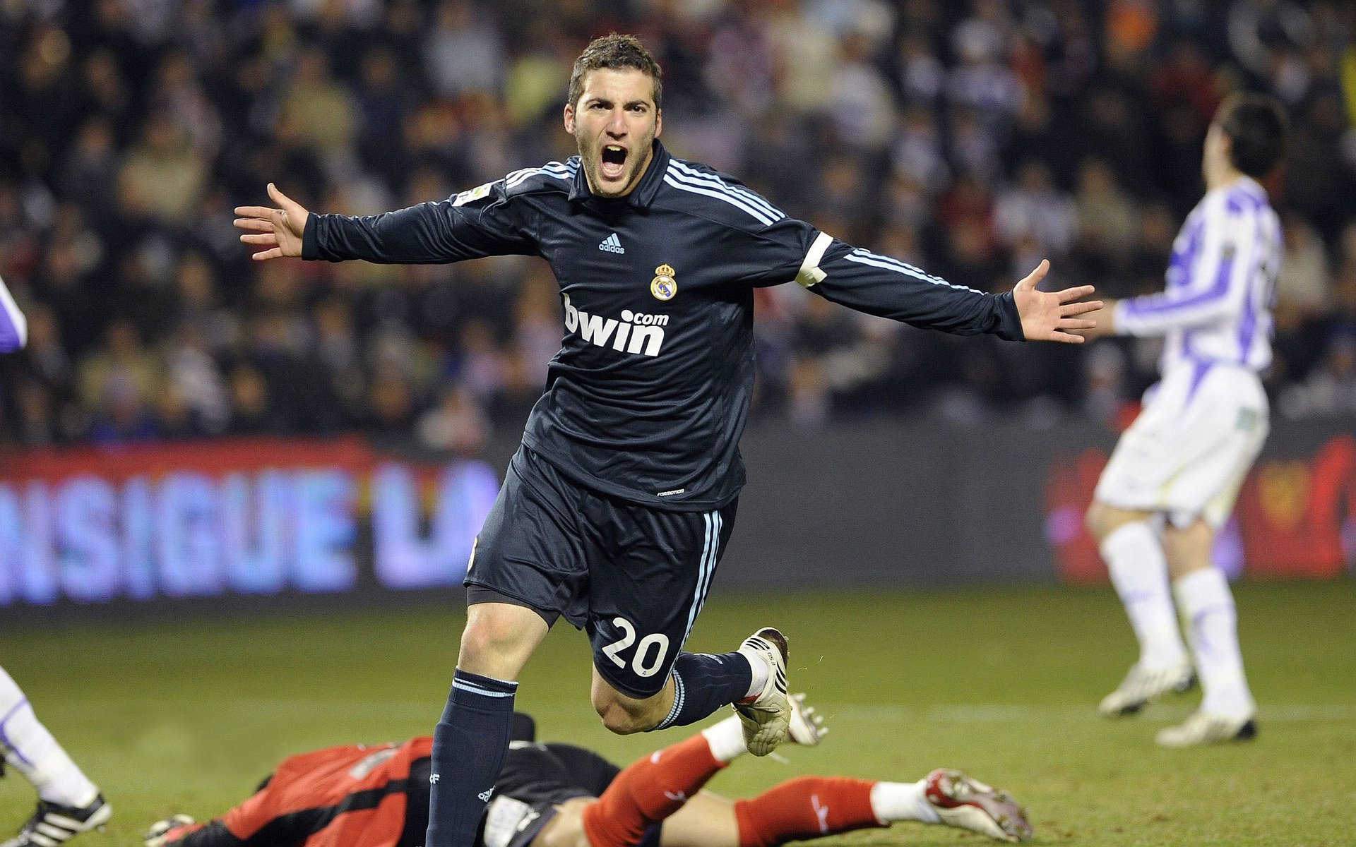 哈兰德，扛起全队的北欧巨人，在米兰城投下挪威的影